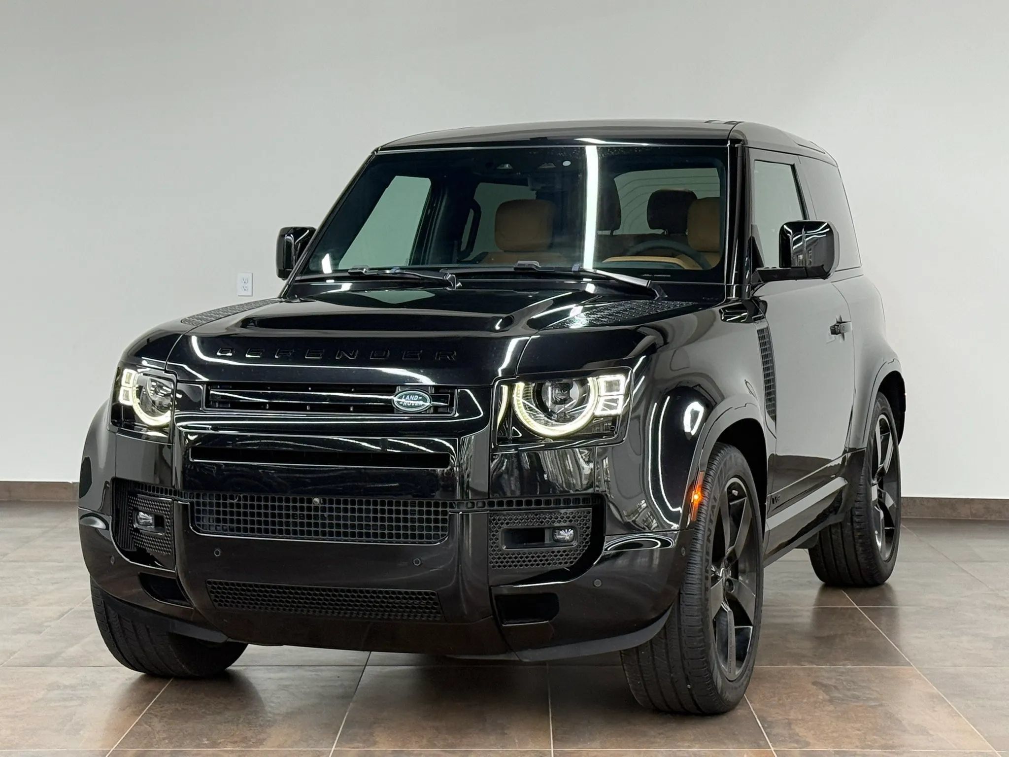 Used 2024 Land Rover Defender 90 V8 AWD/4WD image 1