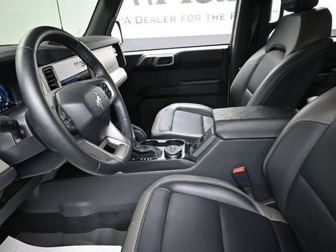 Used 2025 Ford Bronco Outer Banks w/ Sasquatch Package AWD/4WD image 16