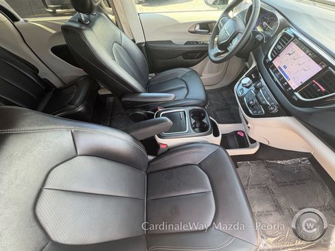 Used 2024 Chrysler Pacifica Touring-L FWD image 14
