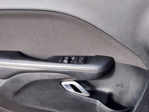 Used 2023 Dodge Challenger SXT image 7