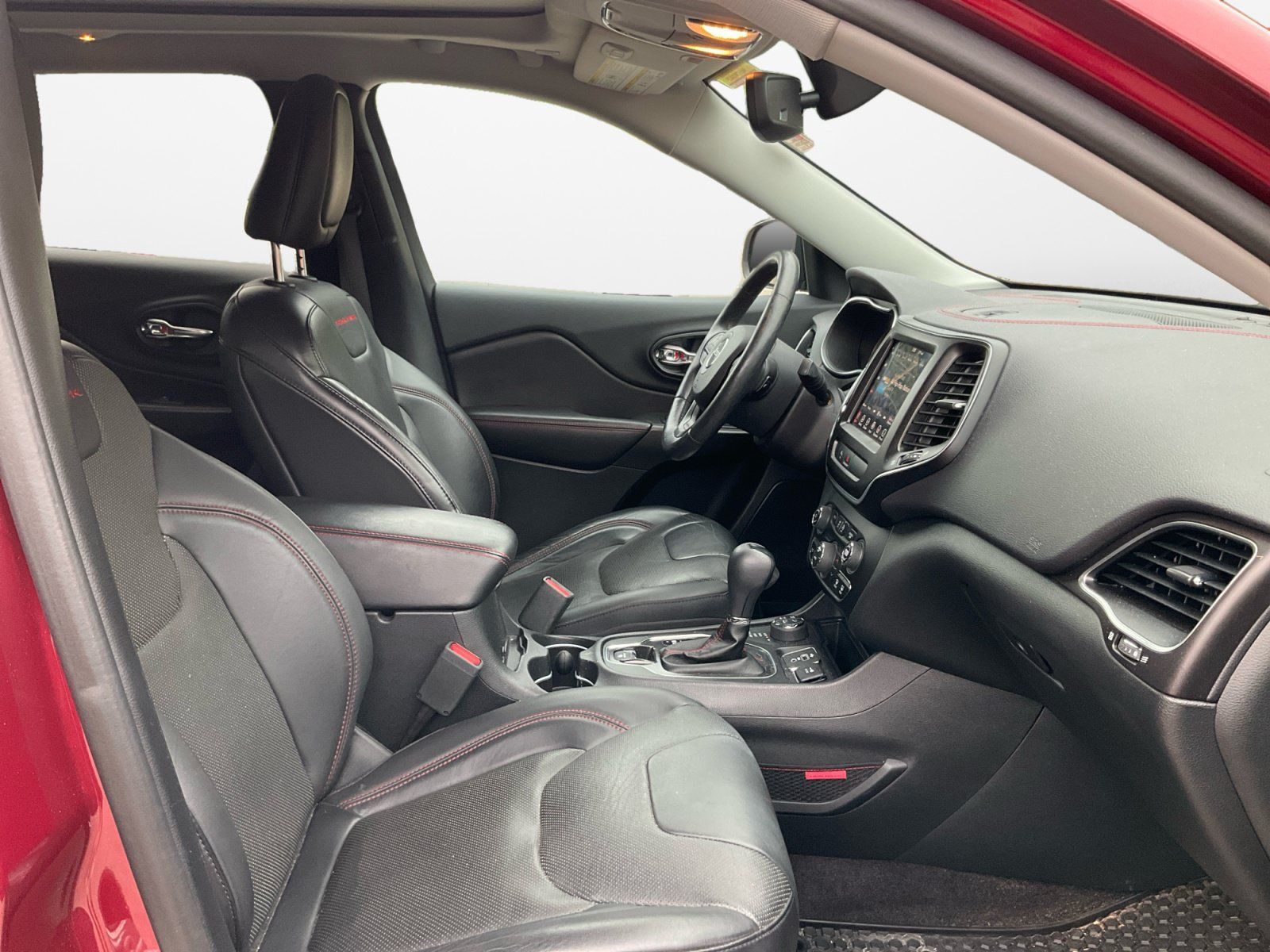 Used 2019 Jeep Cherokee Trailhawk AWD/4WD image 17