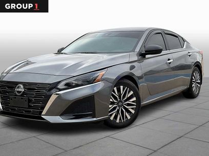 Used 2024 Nissan Altima 2.5 SV