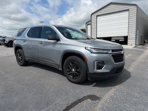Used 2023 Chevrolet Traverse LS FWD image 2
