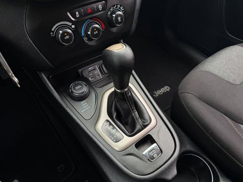 Used 2018 Jeep Cherokee Latitude image 38