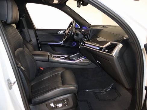 Used 2024 BMW X7 M60i image 65
