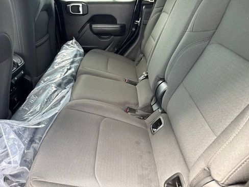 Used 2023 Jeep Gladiator Sport AWD/4WD image 19