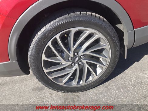 Used 2019 Lincoln Nautilus Reserve image 24