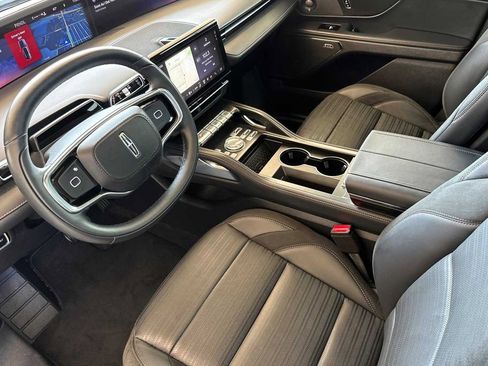 Used 2024 Lincoln Nautilus Reserve w/ Equipment Group 202A image 9