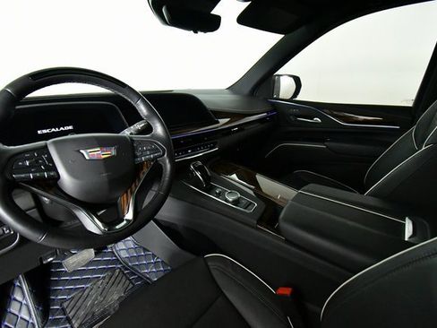 Used 2024 Cadillac Escalade ESV Premium Luxury w/ Performance Package image 10