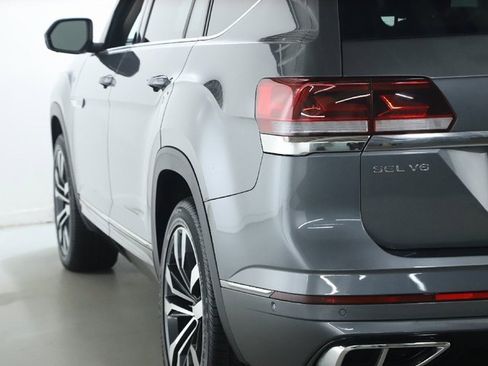 Used 2023 Volkswagen Atlas SEL Premium image 6
