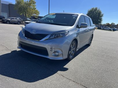 Used 2016 Toyota Sienna SE