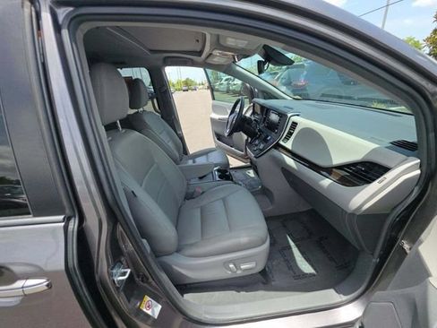 Used 2019 Toyota Sienna XLE FWD image 7