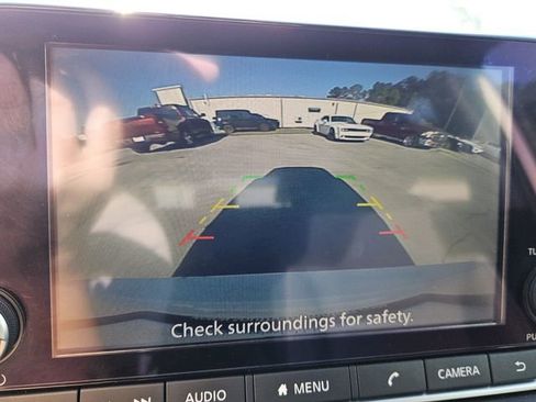 Used 2024 Nissan Rogue S FWD image 17