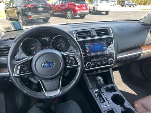 Used 2018 Subaru Outback 3.6R Touring image 14