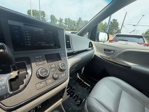 Used 2016 Toyota Sienna XLE w/ Outdoor Package AWD/4WD image 27