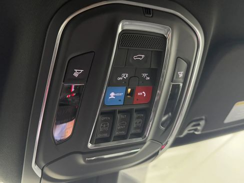 Used 2024 Jeep Wagoneer Series II w/ Flexible Seating Group image 43