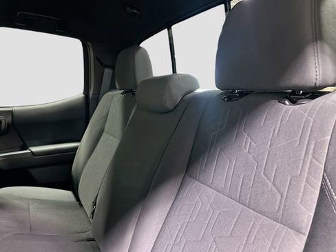 Used 2018 Toyota Tacoma TRD Off-Road w/ Technology Package AWD/4WD image 24