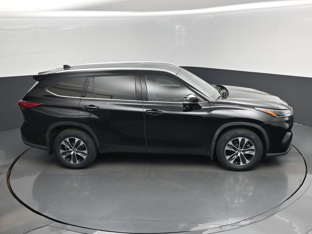 Used 2021 Toyota Highlander XLE AWD/4WD image 13
