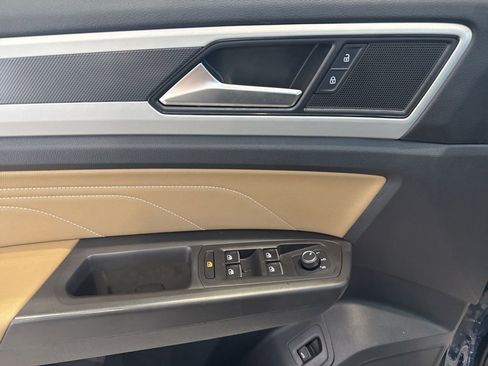 Used 2022 Volkswagen Atlas Cross Sport SEL R-Line image 18