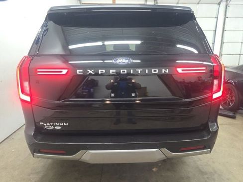 Certified 2025 Ford Expedition Platinum w/ Driver's Package AWD/4WD image 11