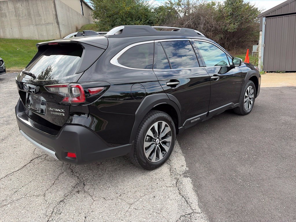 Used 2025 Subaru Outback Touring XT AWD/4WD image 5