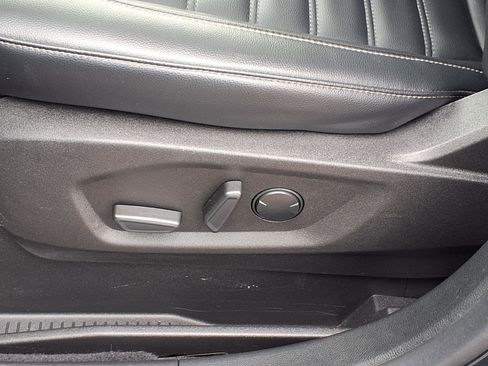 Used 2023 Ford Edge SEL w/ Convenience Package image 4