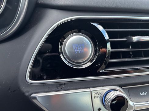 Used 2023 Genesis G70 2.0T image 30