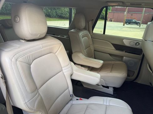 Used 2020 Lincoln Navigator Reserve w/ Luxury Package AWD/4WD image 32