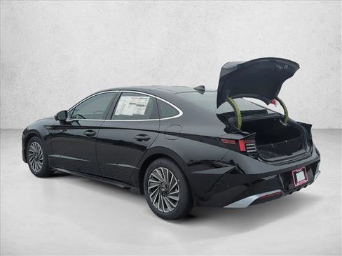 Certified 2025 Hyundai Sonata Limited FWD image 8