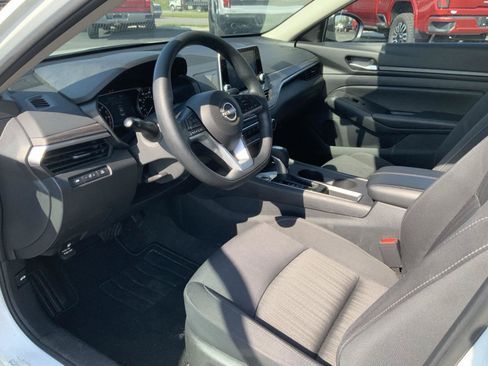Used 2025 Nissan Altima 2.5 SV FWD image 18