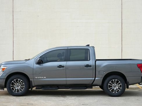 Used 2023 Nissan Titan SV w/ SV Convenience Package RWD image 42