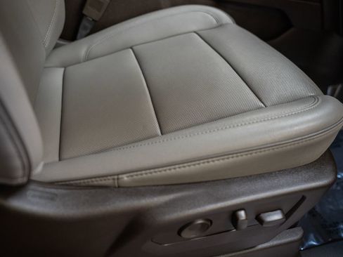 Used 2023 GMC Yukon XL SLT w/ SLT Premium Package image 42