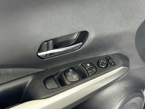 Used 2018 Nissan Kicks SV FWD image 17