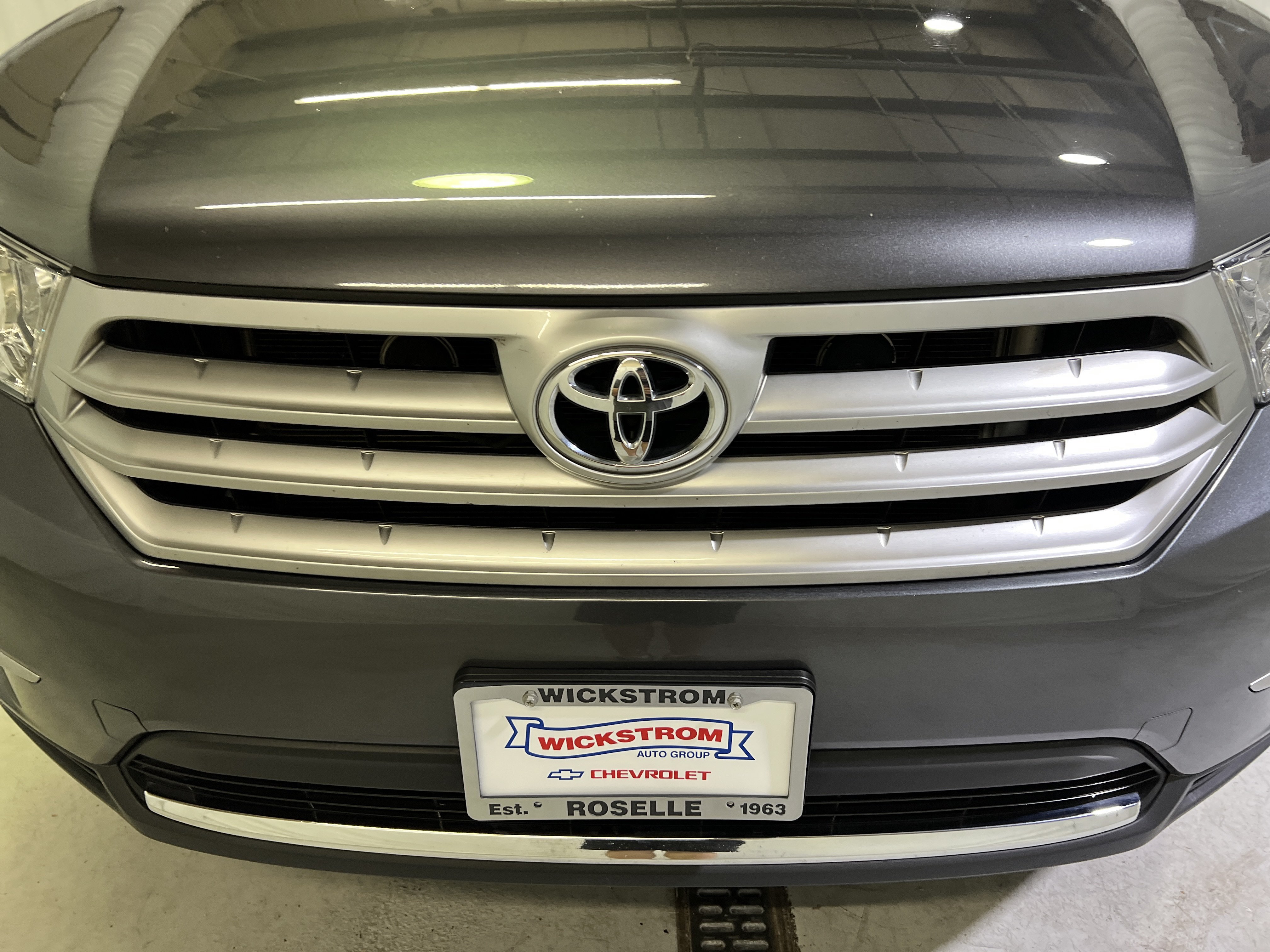 Used 2011 Toyota Highlander Limited w/ Tow Pkg FWD image 4