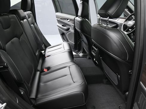 New 2026 Jeep Grand Cherokee Limited RWD image 24