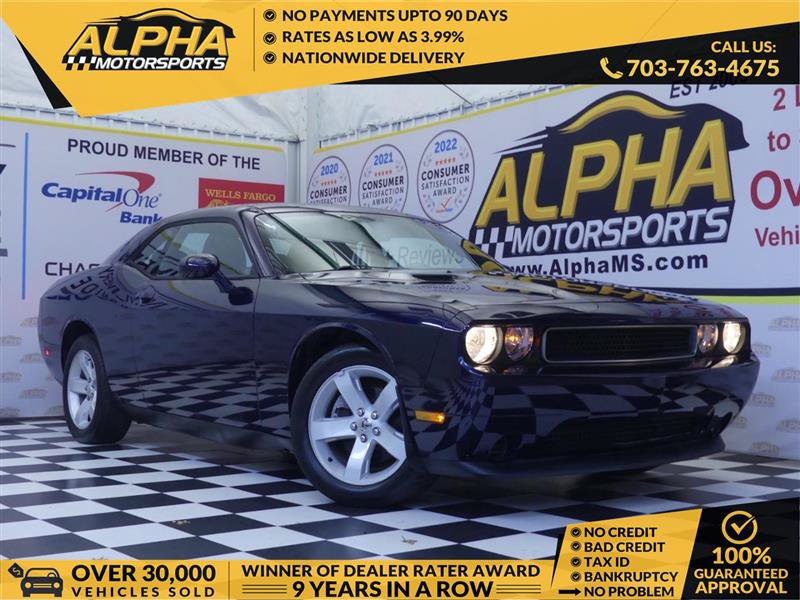 Used 2014 Dodge Challenger SXT RWD image 1