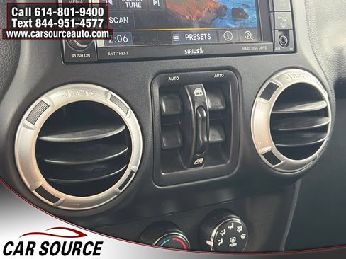 Used 2016 Jeep Wrangler Unlimited Rubicon AWD/4WD image 18
