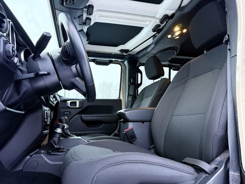 Used 2022 Jeep Gladiator Sport image 11