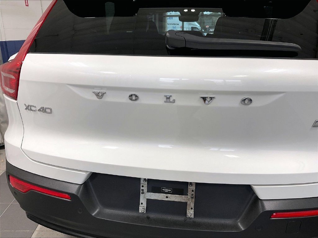 Used 2024 Volvo XC40 B5 Plus w/ Protection Package Premier AWD/4WD image 29