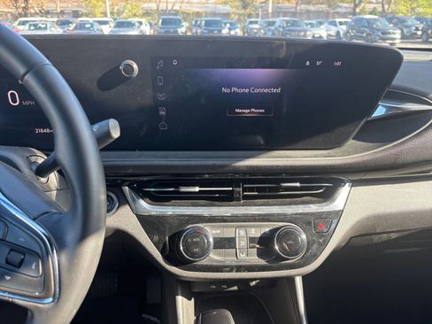 Used 2025 Buick Envista Sport Touring image 18