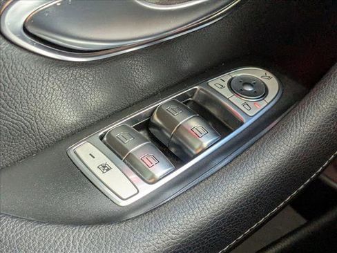 Used 2018 Mercedes-Benz E 400 4MATIC Sedan image 12