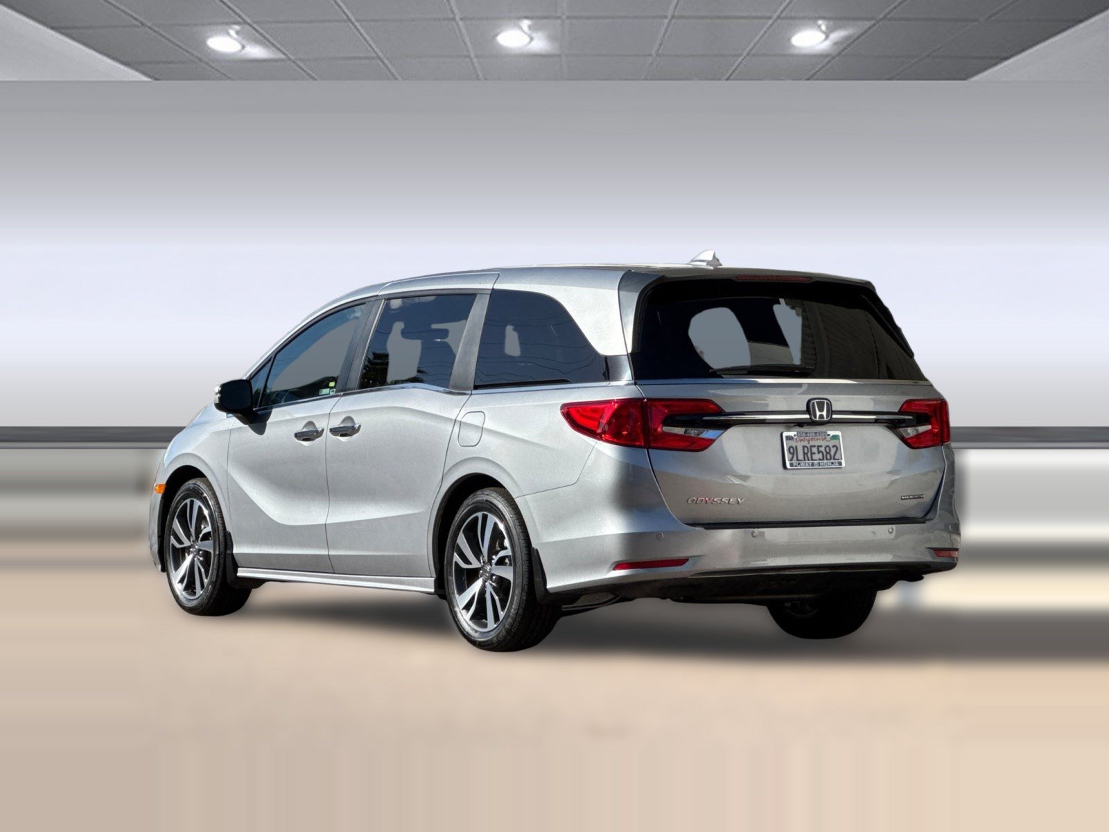 Certified 2024 Honda Odyssey Touring image 3