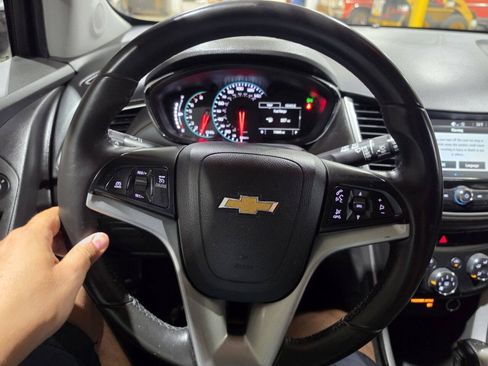 Used 2017 Chevrolet Trax LT w/ LT Convenience Package AWD/4WD image 33