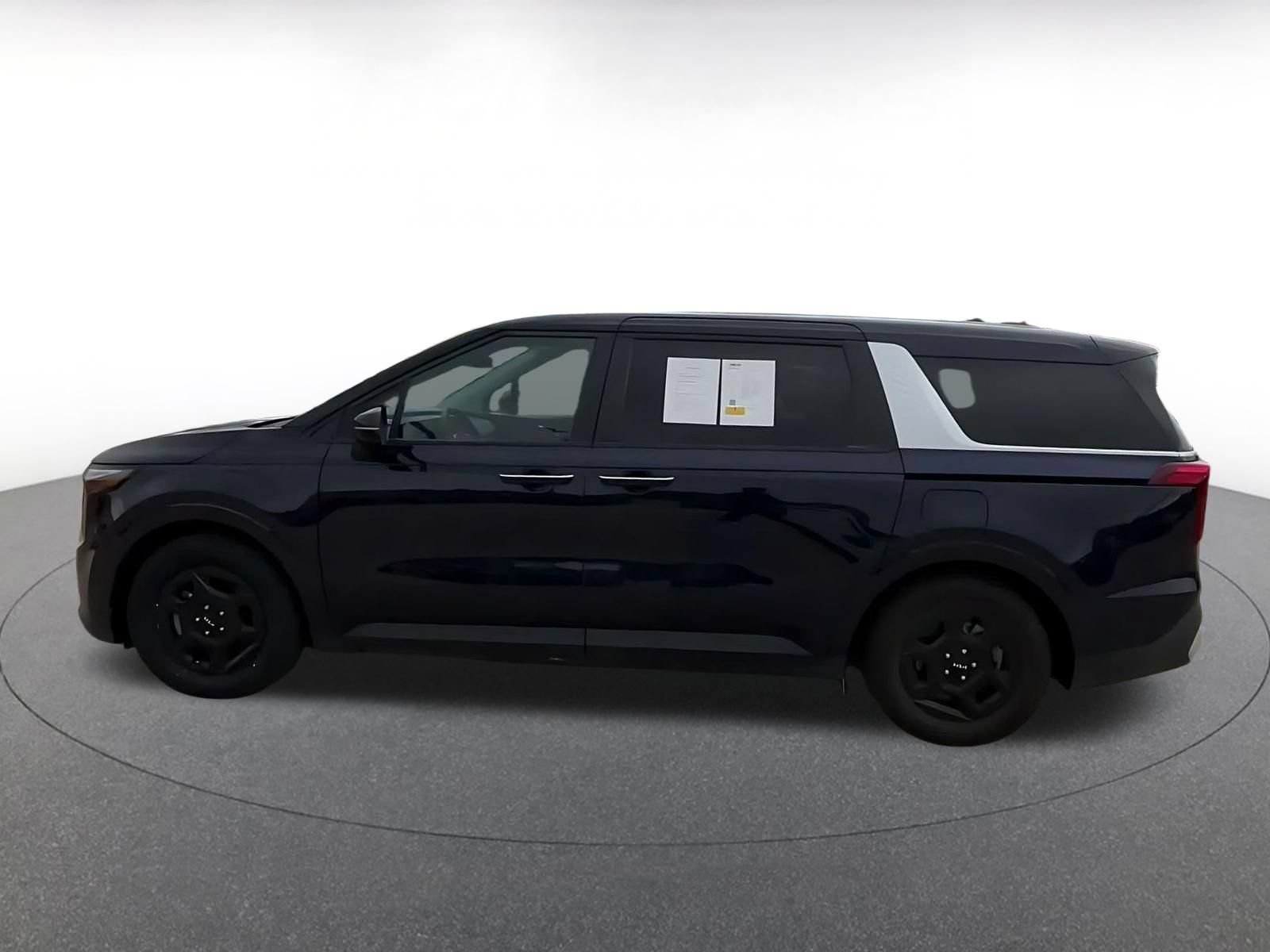 Used 2026 Kia Carnival FWD image 8