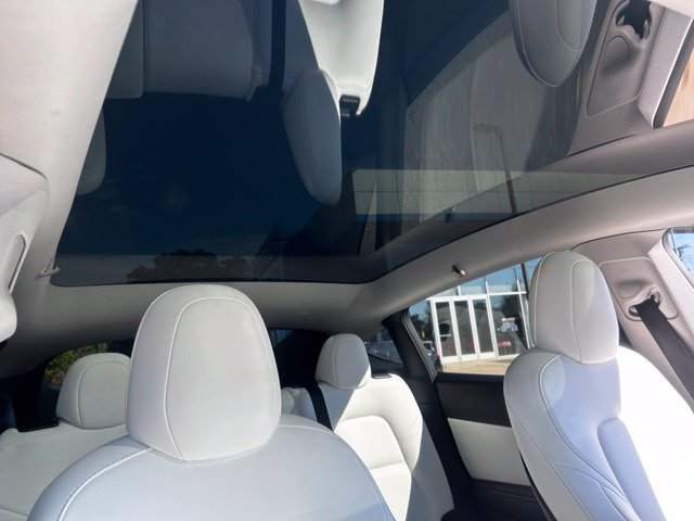 Used 2022 Tesla Model Y Long Range AWD/4WD image 23