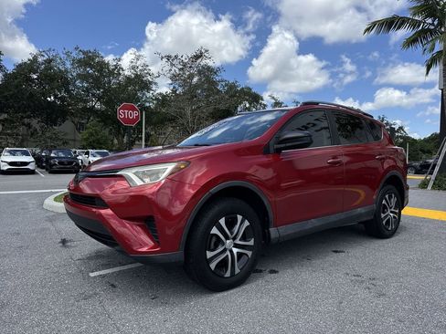 Used 2017 Toyota RAV4 LE FWD image 28