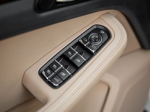 Certified 2023 Porsche Macan image 20