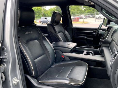 Used 2024 RAM 1500 Laramie AWD/4WD image 7