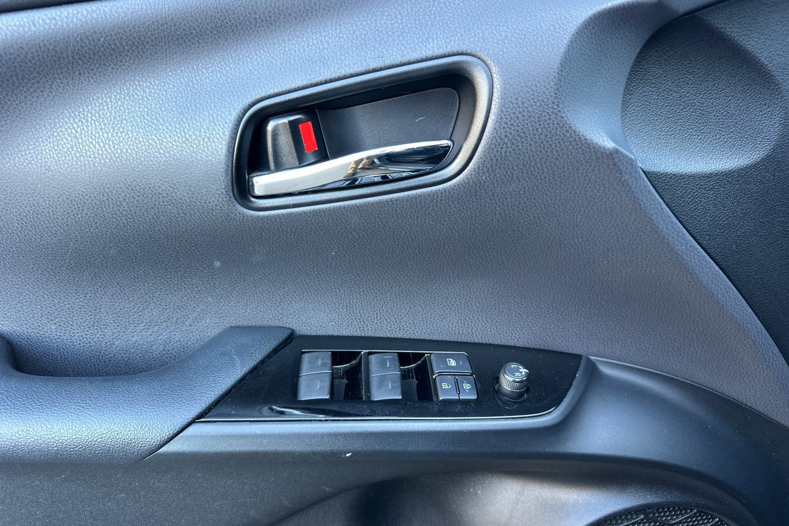 Used 2019 Toyota Prius XLE FWD image 11