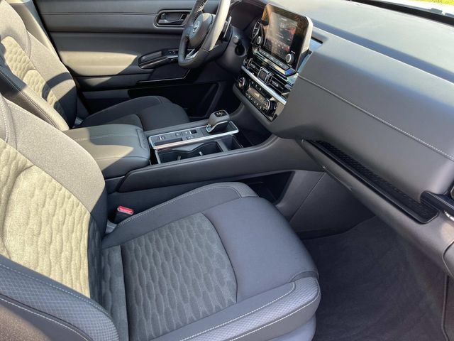 Used 2025 Nissan Pathfinder SV FWD image 24